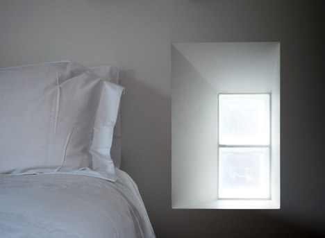 Robert_Dye_extend_London_mews_house_dezeen_468_0