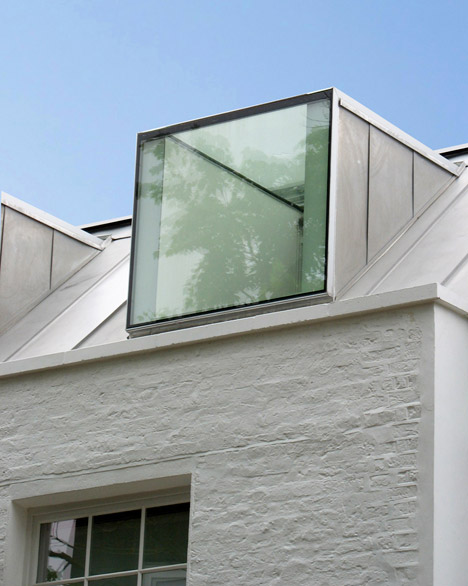 Robert_Dye_extend_London_mews_house_dezeen_468_4