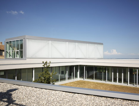 The Whale Primary School by Studio di Architettura Andrea Milani