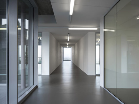 The Whale Primary School by Studio di Architettura Andrea Milani