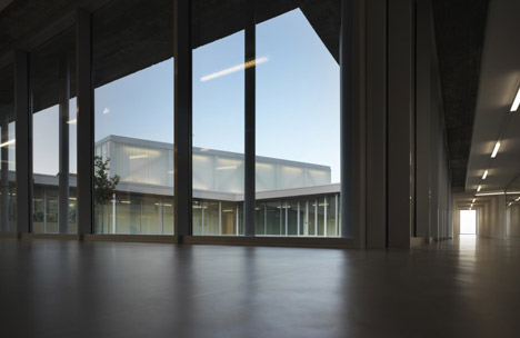 The Whale Primary School by Studio di Architettura Andrea Milani