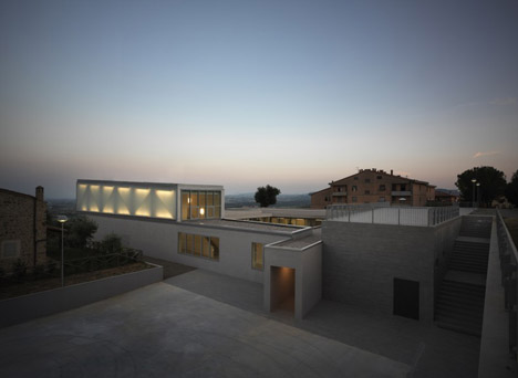 The Whale Primary School by Studio di Architettura Andrea Milani
