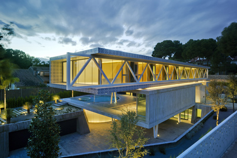 Casa 4 en 1. by Manuel Clavel Rojo – shortlisted finalist, Tile of Spain Awards 2013. Image by David Frutos. Above: Lisbon Aquarium extension by Campos Costa Arquitectos. Image by Radek Brunecky – shortlisted finalist, Tile of Spain Awards 2013. Casa 4 en 1. by Manuel Clavel Rojo – shortlisted finalist, Tile of Spain Awards 2013. Image by David Frutos. Above: Lisbon Aquarium extension by Campos Costa Arquitectos. Image by Radek Brunecky – shortlisted finalist, Tile of Spain Awards 2013.
