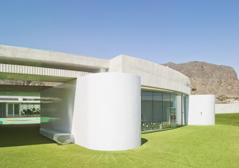 La Mosina Infant School by Angel Rocamora Ruiz and Alexandre Marcos Olivares – shortlisted finalist, Tile of Spain Awards 2013. Image by David Frutos. La Mosina Infant School by Angel Rocamora Ruiz and Alexandre Marcos Olivares – shortlisted finalist, Tile of Spain Awards 2013. Image by David Frutos.