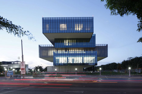 Bioinnova office block by Tatiana Bilbao