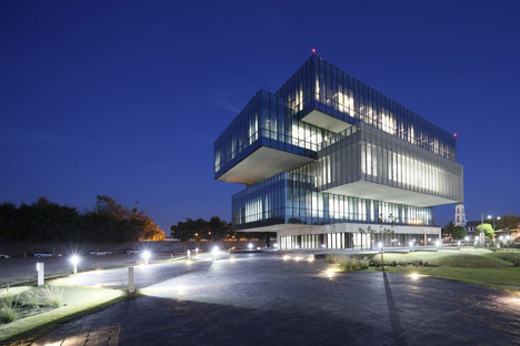 Bioinnova office block by Tatiana Bilbao
