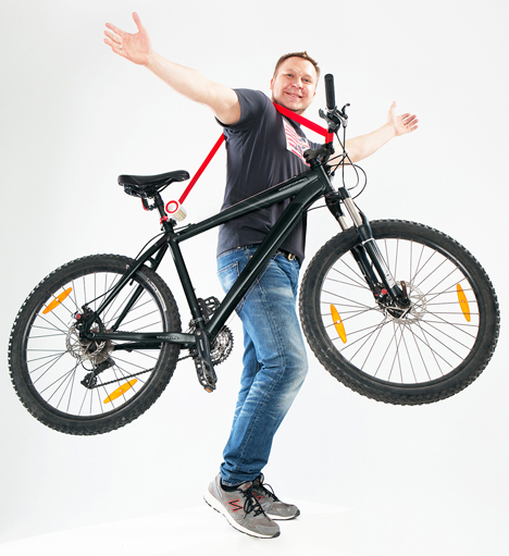 Bike Lift and Carry by Aleksandr Mukomelov