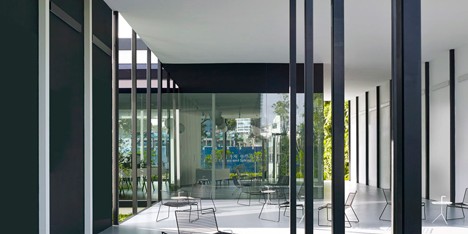 Black and White gallery in Singapore by CarverHaggard