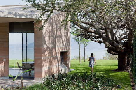 Casa Ajijic by Tatiana Bilbao