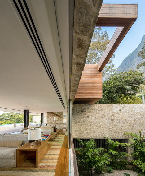Casa AL by Studio Arthur Casas photos by Fernando Gurra