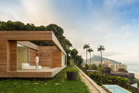 Casa AL by Studio Arthur Casas photos by Fernando Gurra