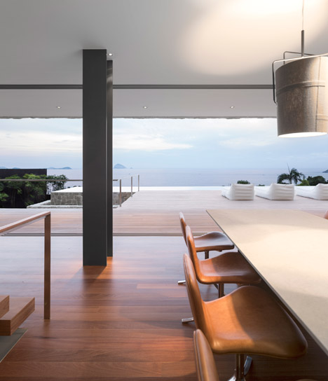 Casa AL by Studio Arthur Casas photos by Fernando Gurra