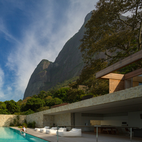 Casa AL by Studio Arthur Casas photos by Fernando Gurra