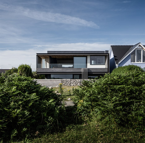 Cliff House by Hyde and Hyde