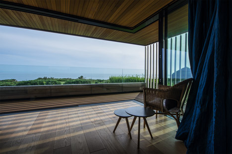 Cliff House by Hyde and Hyde