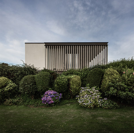 Cliff House by Hyde and Hyde