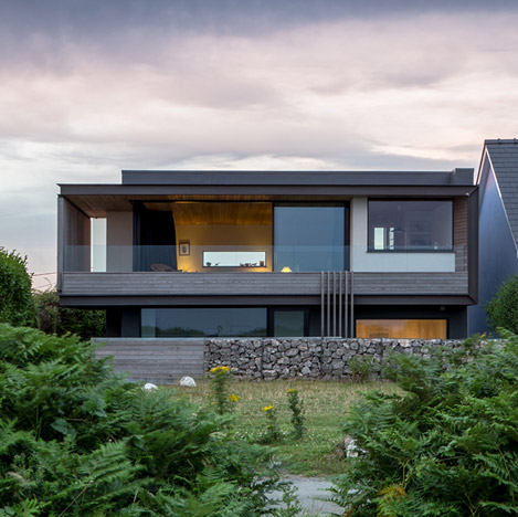 Cliff House by Hyde and Hyde