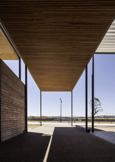 Craigieburn Library by Francis Jones Morehen Thorp