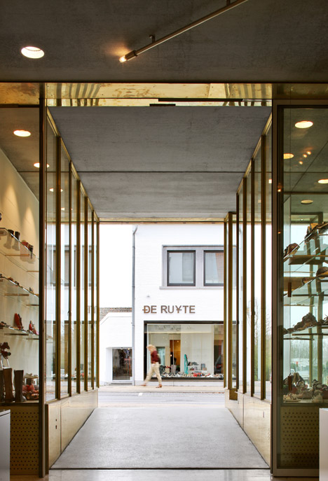 Deruyte Childrens Shoe Shop by ONO