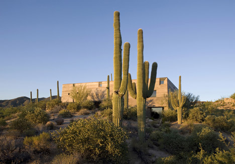 Desert Courtyard House by Wendell Burnette Architects