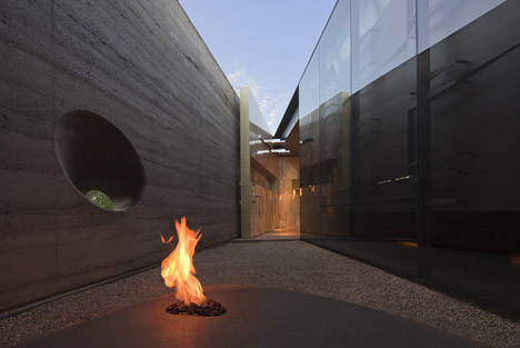 Desert Courtyard House by Wendell Burnette Architects