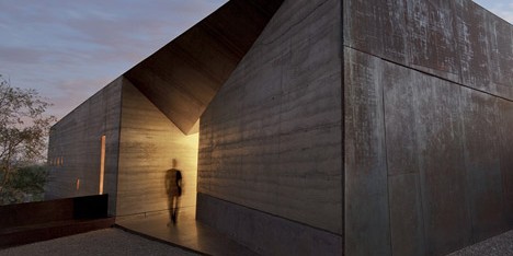 Desert Courtyard House by Wendell Burnette Architects
