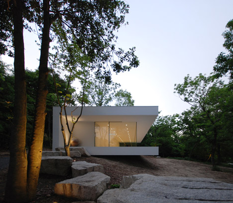 Florist Studio by Shinichi Ogawa & Associates
