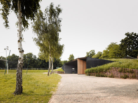 Hidden locker rooms by MU Architecture