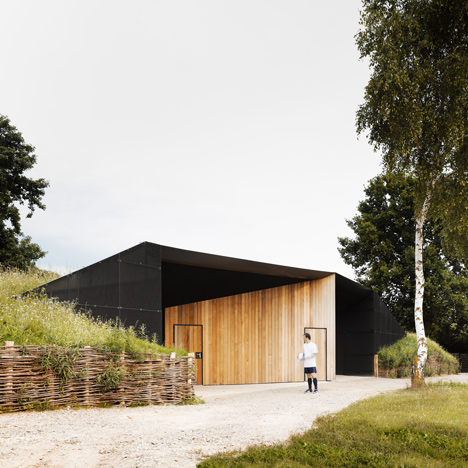 Hidden locker rooms by MU Architecture