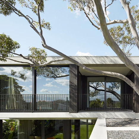 Hopetoun_House_by_BE_Architecture-_dezeen_468_1