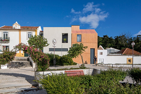 House in Palmela by Paratelier
