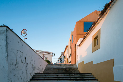 House in Palmela by Paratelier