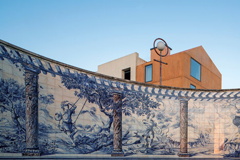 House in Palmela by Paratelier