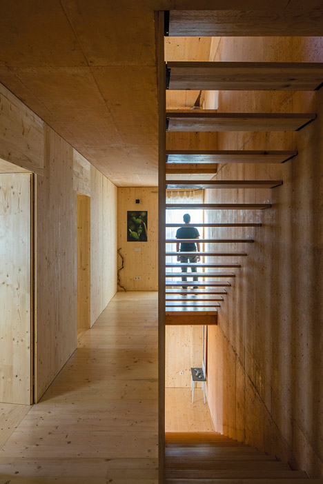 House in Palmela by Paratelier