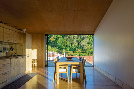 House in Palmela by Paratelier