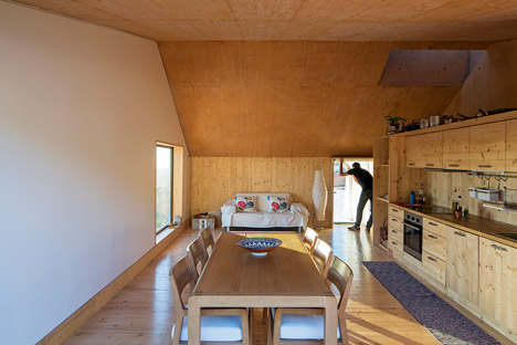 House in Palmela by Paratelier