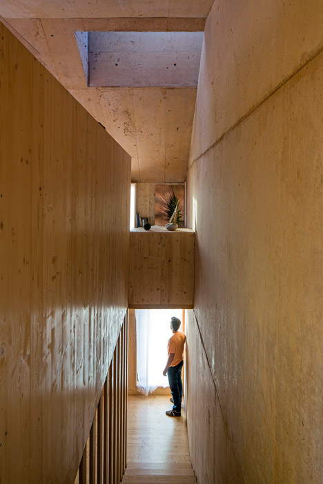 House in Palmela by Paratelier