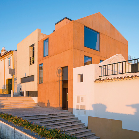 House in Palmela by Paratelier