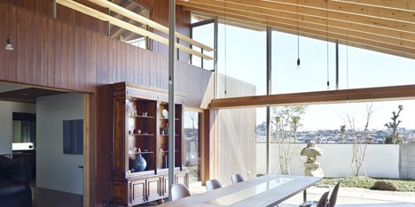 Suppose Design Office adds double-height dining room to House in Chiba