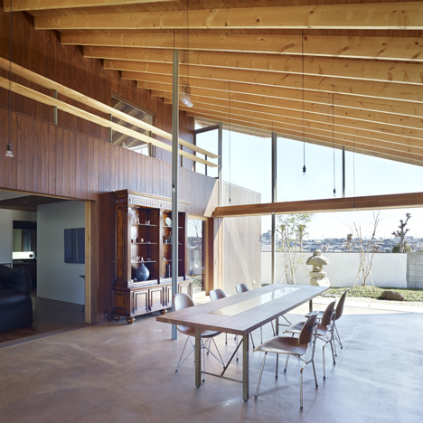 Suppose Design Office adds double-height dining room to House in Chiba