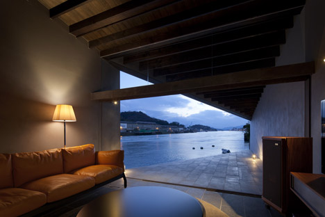 House in Onomichi by Suppose Design Office