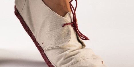 Last 21986 canvas shoes by Lou Moria