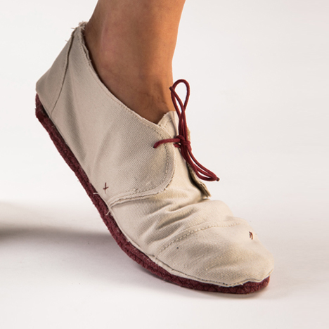 Last 21986 canvas shoes by Lou Moria