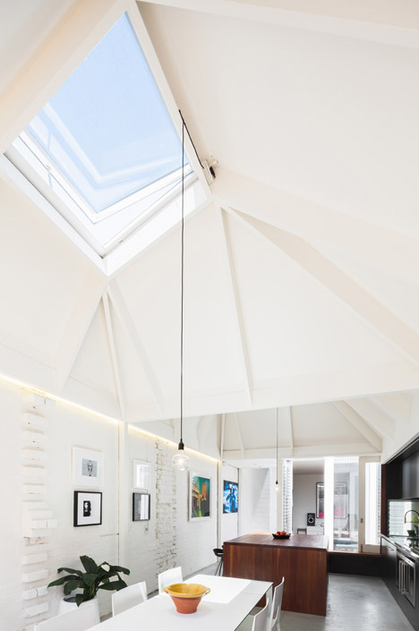 Light-Cannon-House-by-Carterwilliamson-Architects_dezeen_468_0
