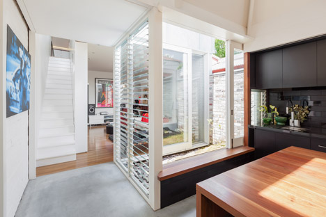 Light-Cannon-House-by-Carterwilliamson-Architects_dezeen_468_1