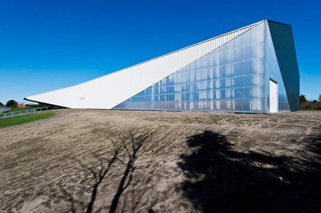 Løgstør sports hall by CEBRA
