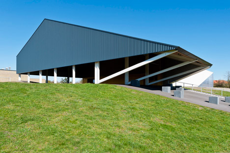 Løgstør sports hall by CEBRA