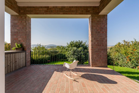 Long Brick House by Foldes Architects
