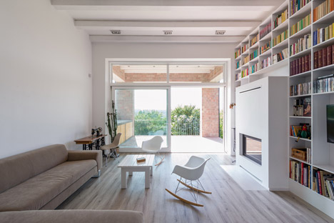 Long Brick House by Foldes Architects