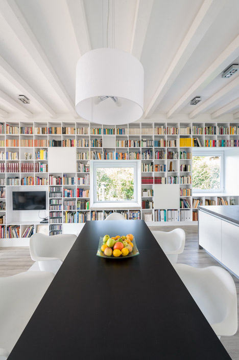 Long Brick House by Foldes Architects